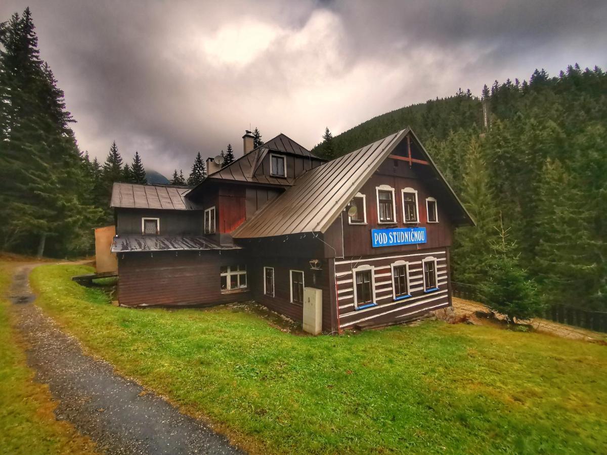 Chata Pod Studnicnou Pec pod Sněžkou Buitenkant foto