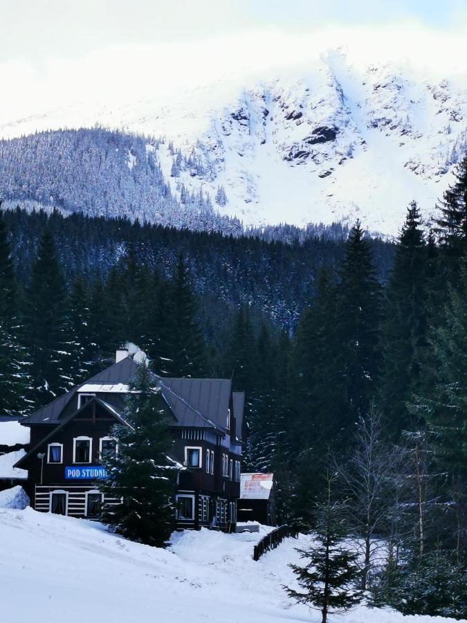 Chata Pod Studnicnou Pec pod Sněžkou Buitenkant foto