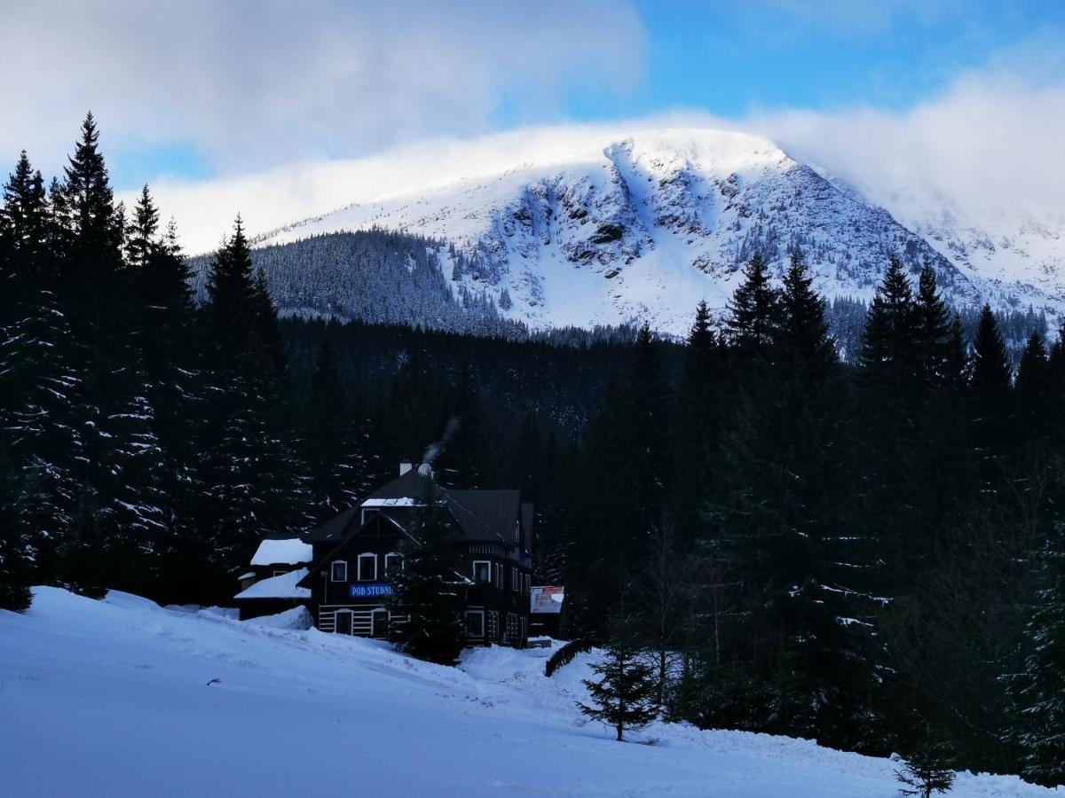 Chata Pod Studnicnou Pec pod Sněžkou Buitenkant foto
